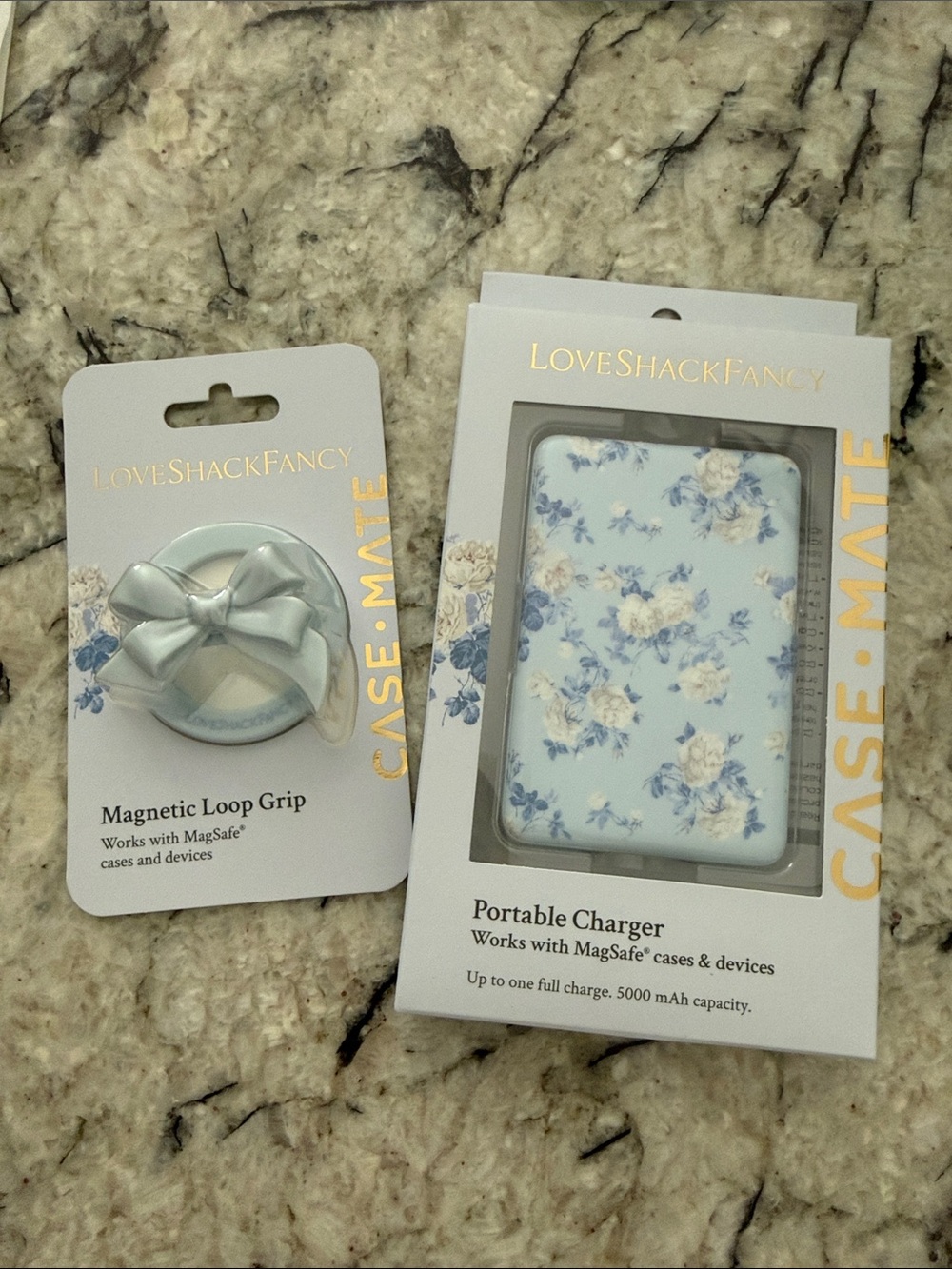 LoveShackFancy-Case Mate Blue Floral Portable Charger & Magnetic Loop Grip